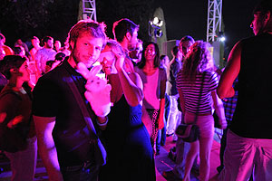 Public à la 3ème nuit électronique de Biot en 2009