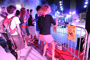 Public à la 3ème nuit électronique de Biot en 2009