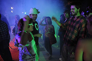 Public à la 3ème nuit électronique de Biot en 2009