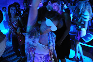 Public à la 3ème nuit électronique de Biot en 2009