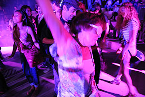 Public à la 3ème nuit électronique de Biot en 2009