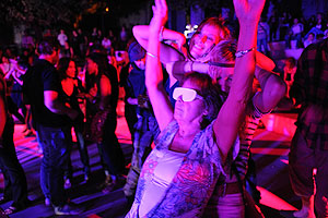 Public à la 3ème nuit électronique de Biot en 2009