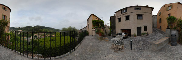 Rue des Tines (Vue sur la Verrerie de Biot)