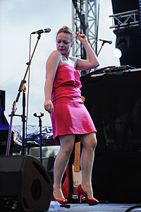 Belleruche pendant la 6ème édition du festival les Nuits Carrées dans l’Amphithéâtre du Fort Carré à Antibes le 29 juin 2012