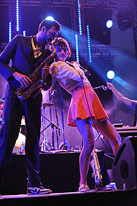 Deluxe pendant la 6ème édition du festival les Nuits Carrées dans l’Amphithéâtre du Fort Carré à Antibes le 29 juin 2012