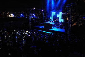 DJ Food pendant la 6ème édition du festival les Nuits Carrées dans l’Amphithéâtre du Fort Carré à Antibes le 29 juin 2012