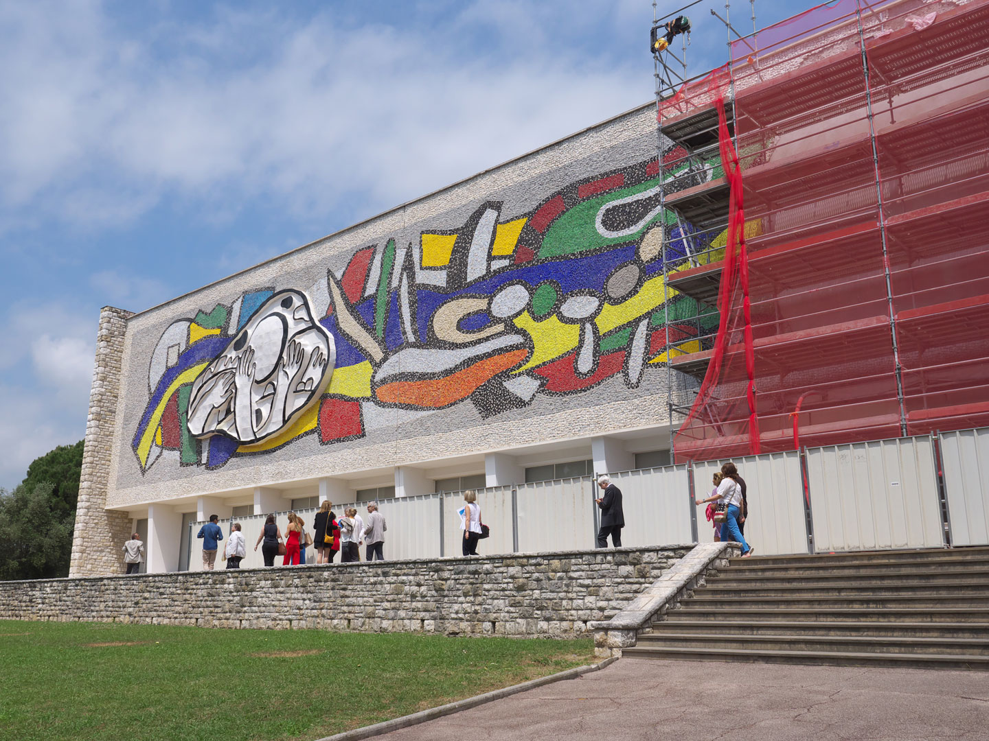 Exposition au delà du décor le roman d’une façade au musée Fernand Léger de Biot